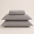 Colcha Matelassê Quadrat Queen com 2 Porta Travesseiros Cinza Microfibra - Lyor