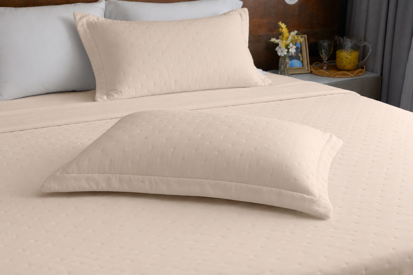 Fronha Saphira 50cm x 70cm Toque 300 Fios Bege Microfibra - Lyor