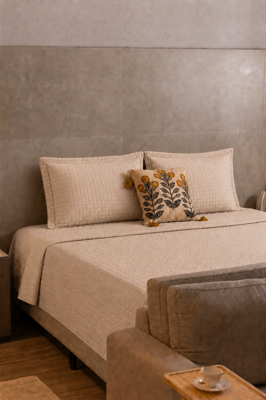 Colcha Matelassê Quadrat Queen com 2 Porta Travesseiros Bege Microfibra - Lyor