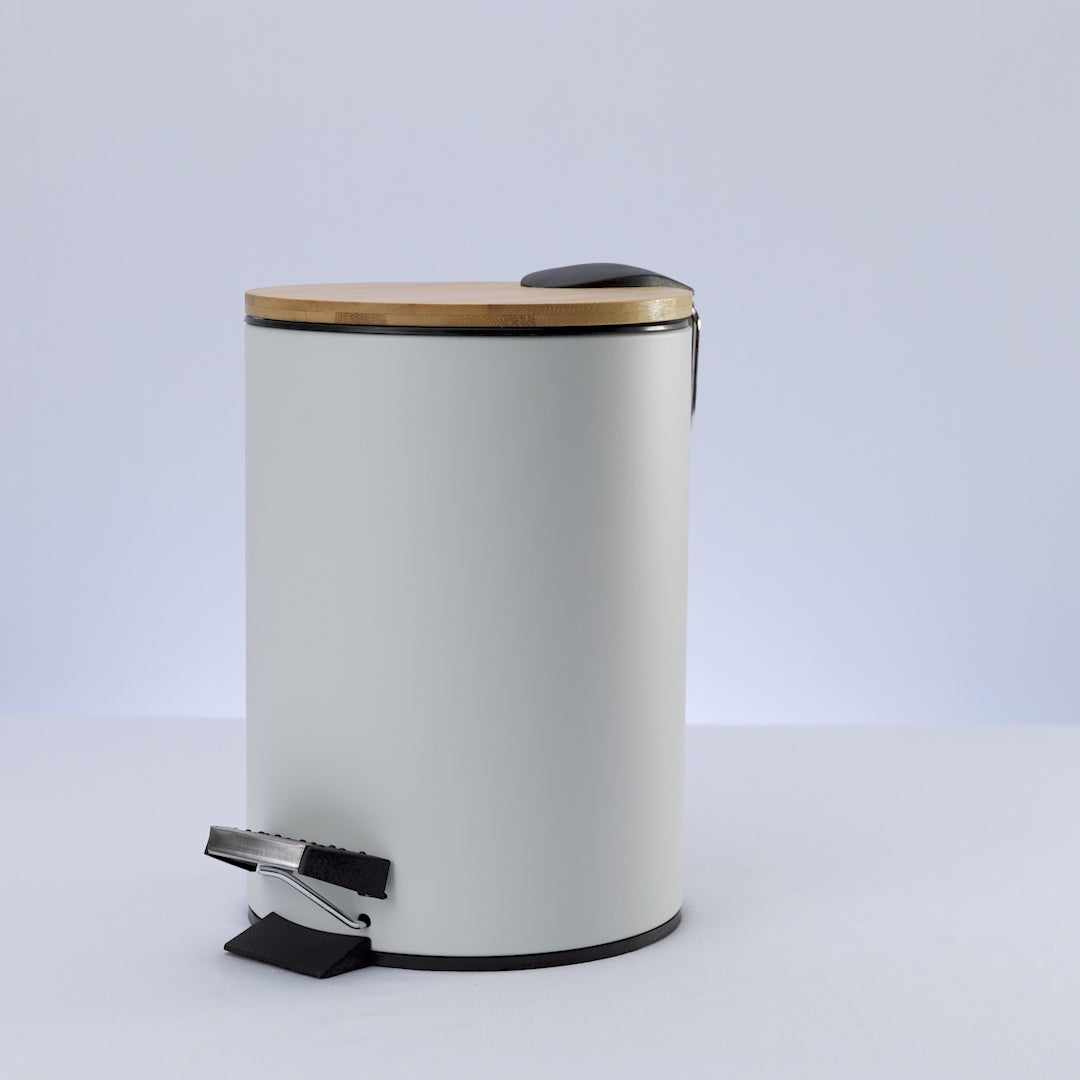 Lixeira Redonda de Metal com Pedal e Tampa em Bambu Branca 3L - Lyor